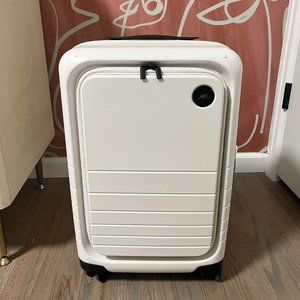 Monos Carry-on Pro Luggage